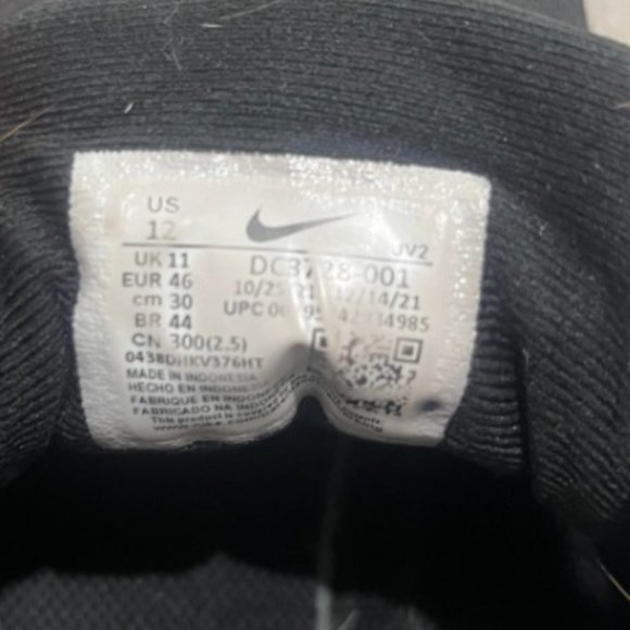 Men's Nike Athletic Shoes - Picture 3 of 4